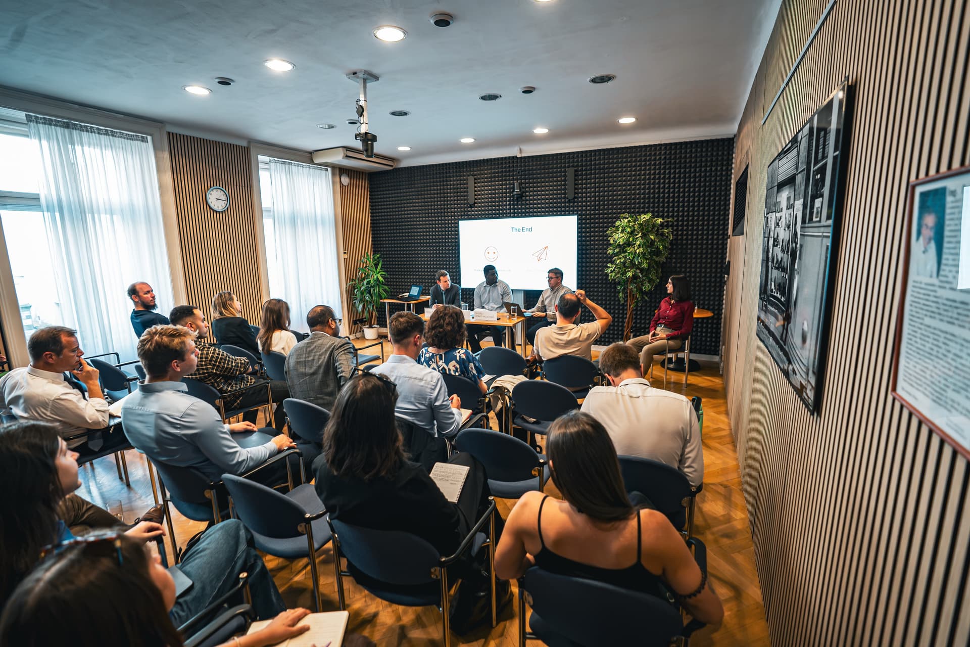 Konference a panelová diskuze v Praze – fotograf pro instituce